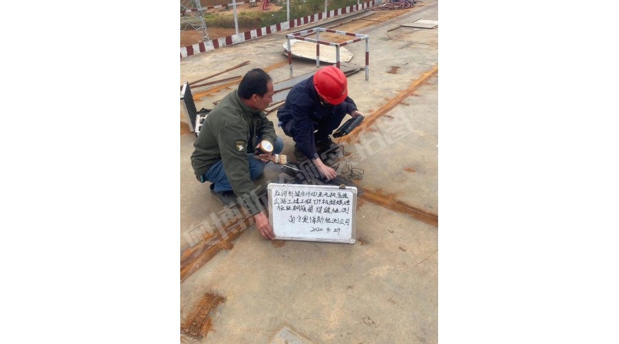云南，紅河州建水至元陽高速公路土建工程，螞蝗塘匝道鋼箱梁焊縫檢測現(xiàn)場作業(yè)